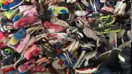 Scarpe usate colorate in Cina
